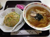 「半分チャ－ハンとラーメン」@洋食中華 エチゴヤの写真