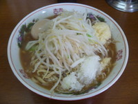 「小ラーメン（にんにく・味玉・たまねぎ）　６８０円」@らーめん おうか 松戸松飛台店の写真