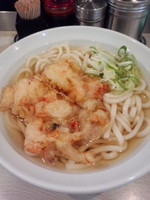 「海鮮かき揚げ天うどん（関西風）430円」@えきめんや 品川店の写真