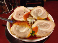 「勝浦タンタン麺チャーシュー増し 大辛 太麺」@いってんべぇの写真