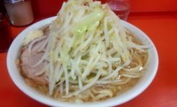 「ラーメン700円（小、ヤサイ、ニンニク少なめ）」@ラーメン二郎 神田神保町店の写真