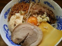 「まぜそば（ニンニクアブラチーズベビースターエビマヨ）770円」@ジャンクガレッジ 高田馬場店の写真