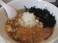 「煮干し×背脂×岩のり×太麺　背脂煮干し醤油ラーメン　８５０円」@ラーメン星印の写真