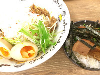 「冷やし汁無し坦々麺+野郎チャーシュー丼」@野郎ラーメン 西武新宿駅前店の写真