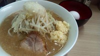 「らーめん　麺少なめ（味玉）、酸っぱめ、辛み、にんにく650円」@ラーメンいつきの写真