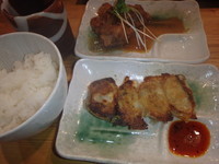 「馬肉らーめん(680円)大盛(無料)満腹Ａセット(300円)」@木鶏製麺所の写真