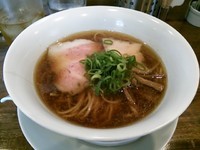 「醤油拉麺750円＋ウーロンハイ」@創作麺工房 鳴龍の写真