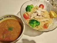 「冷製カリーつけ麺〜農園サラダを添え〜（限定品） \890」@麺屋 江武里の写真
