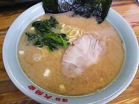 「ラーメン中盛」@六角家 六角橋本店の写真