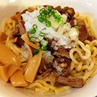 「【当日限定】牛すじのせまぜそば」@麺や 松辰の写真