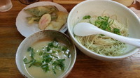 「冷やし濃厚鶏白湯つけ麺 ラーメンの具材の天ぷら添え他1100」@麺や 福一の写真