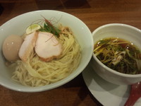 「つけ麺中盛(900円)＋味玉(100円)」@麺や維新の写真