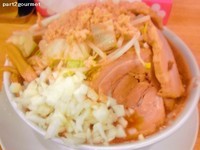 「小ラーメン+豚増し2枚「ヤサイニンニクタマネギ」(880円)」@ラーメン 豪麺 GO－MENの写真