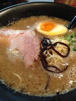 「濃厚豚骨ラーメン」@吟醸らーめん 久保田 本店の写真