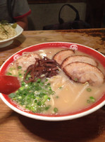 「ラーメン大盛り＋炙りチャーシュー」@ラーメン 唐そば 渋谷2丁目店の写真