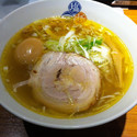 白湯 塩ラーメン 大人の燻製玉子入り