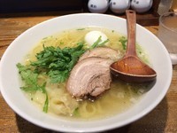 「本丸塩らー麺＋塩煮たまご」@横濱元町 本丸亭 横浜店の写真