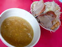 「旬とうもろこしの無化調つけ麺＋ウズラ100円×2＋野菜大蒜」@ラーメン二郎 大宮店の写真