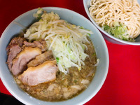 「小豚つけ麺少なめ(野菜＋ニンニク少)(790円＋100円)」@ラーメン二郎 中山駅前店の写真