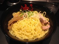 「油そば・W盛り（麺量３２０ｇ）（開店サービス価格　３６０円）」@東京油組総本店 大宮組の写真