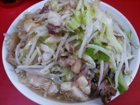 「ラーメン　ヤサイニンニクアブラマシマシ　680円」@ラーメン二郎 松戸駅前店の写真