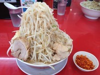 「ラーメン豚あり500g(全マシマシアブラカタマリカラアゲ別)」@用心棒Ⅱ階の写真