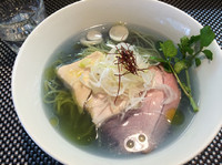 「冷リナブルーのスーパーフードラーメン(￥850)」@BumBunBlauCafe with BeeHiveの写真