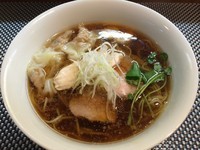 「アグー豚の醤油ラーメン+ワンタン（800+150円）」@BumBunBlauCafe with BeeHiveの写真