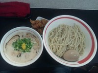 「つけめん＋半熟味付玉子＋ミニ揚げチキン」@自家製麺SHINの写真