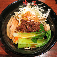 「炎の担々油そば　並盛　１玉￥６８０」@油そば専門店 春日亭 西新宿店の写真