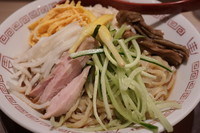 「富士米酢と吟醸生醬油の冷やし中華（本日のきまぐれ）＋大盛」@麺や 七彩 東京駅の写真