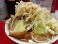 「小ラーメン豚入り（やさいアブラニンニク）」@ラーメン にんにくマンの写真