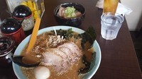 「ねぎミソチャーシュー+玉子（ランチサービス）+チャーシュー丼」@ニューラーメンショップ 桶川店の写真