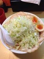 「豚骨醤油チャーシュー麺➕麺硬め➕薬味多め」@超ごってり麺 ごっつの写真