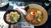 「地鶏けい骨ラーメン、味玉（那須御養卵）、地鶏タタキ丼」@地鶏けい骨 阿波家 宇都宮店の写真
