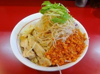 「冷やし中華（830円）ニンニク辛揚げ」@千里眼の写真