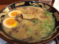 「半熟煮玉子入豚とろラーメン」@鹿児島ラーメン 豚とろ 博多駅デイトス店の写真