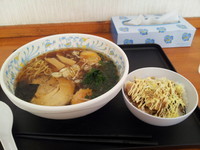 「醤油ラーメン+ミニ唐揚げ丼」@ホロホロラーメンの写真