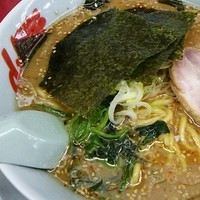 「味噌ラーメン（ランチのネギマヨチャーシュー丼とのセット）」@ラーメン山岡家 春日部店の写真