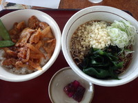 「〖日替わり〗焼肉丼セット680円」@山田うどん食堂 谷塚店の写真