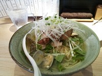 「冷やし浅利そば+酎ハイ」@麺屋 百式 権之助坂店の写真