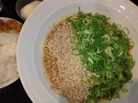 「汁無し担々麺(W)(激辛)(820円)温玉(100円)他」@赤麺 梵天丸 五日市本店の写真