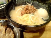 「北海道味噌玉子ラーメン＋チャーシュー(800円+120円)」@門左衛門 朝霞台店の写真