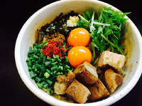 「まぜそば卵黄ダブル880円+ランチ追い飯無料」@らーめん まぜそば てっぺん 春日井店の写真