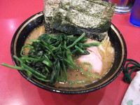 「ラーメン+生ほうれん草」@家系総本山 ラーメン吉村家の写真