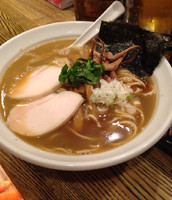 「烏賊干し鶏白湯醤油そば」@新橋 纏の写真