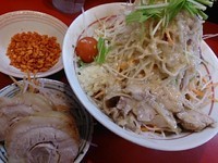 「冷やし中華 追加豚2枚 辛揚げマシ アブラ ニンニク少し」@千里眼の写真