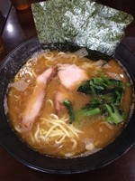 「ラーメン➕麺硬め➕中盛➕半ライス」@杉田家 千葉祐光店の写真