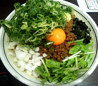 「カレー台湾まぜそば＋九条葱（920円）」@麺屋はなび 新宿店の写真