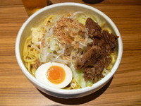 「牛すじ汁なし（大）にんにく入り　７００円」@汁なし破顔の写真